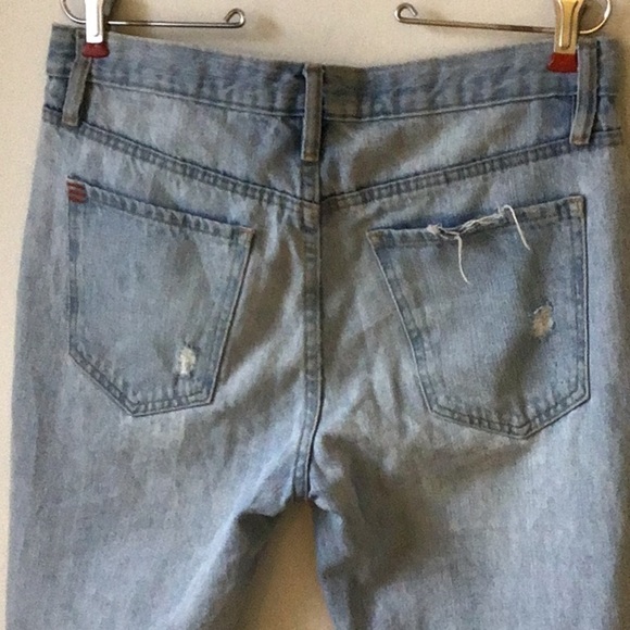 𝅺BDG jeans tapered leg light wash. High rise distressed, busted knee - Picture 5 of 6
